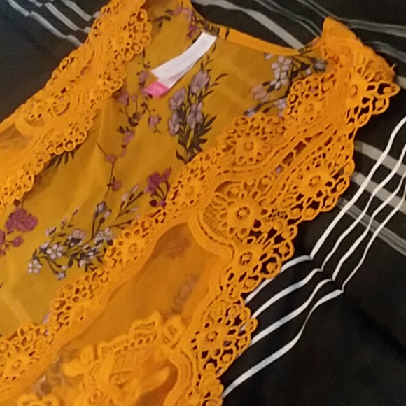 A lacy cover up for a pretty accent - Picture 2 of 2